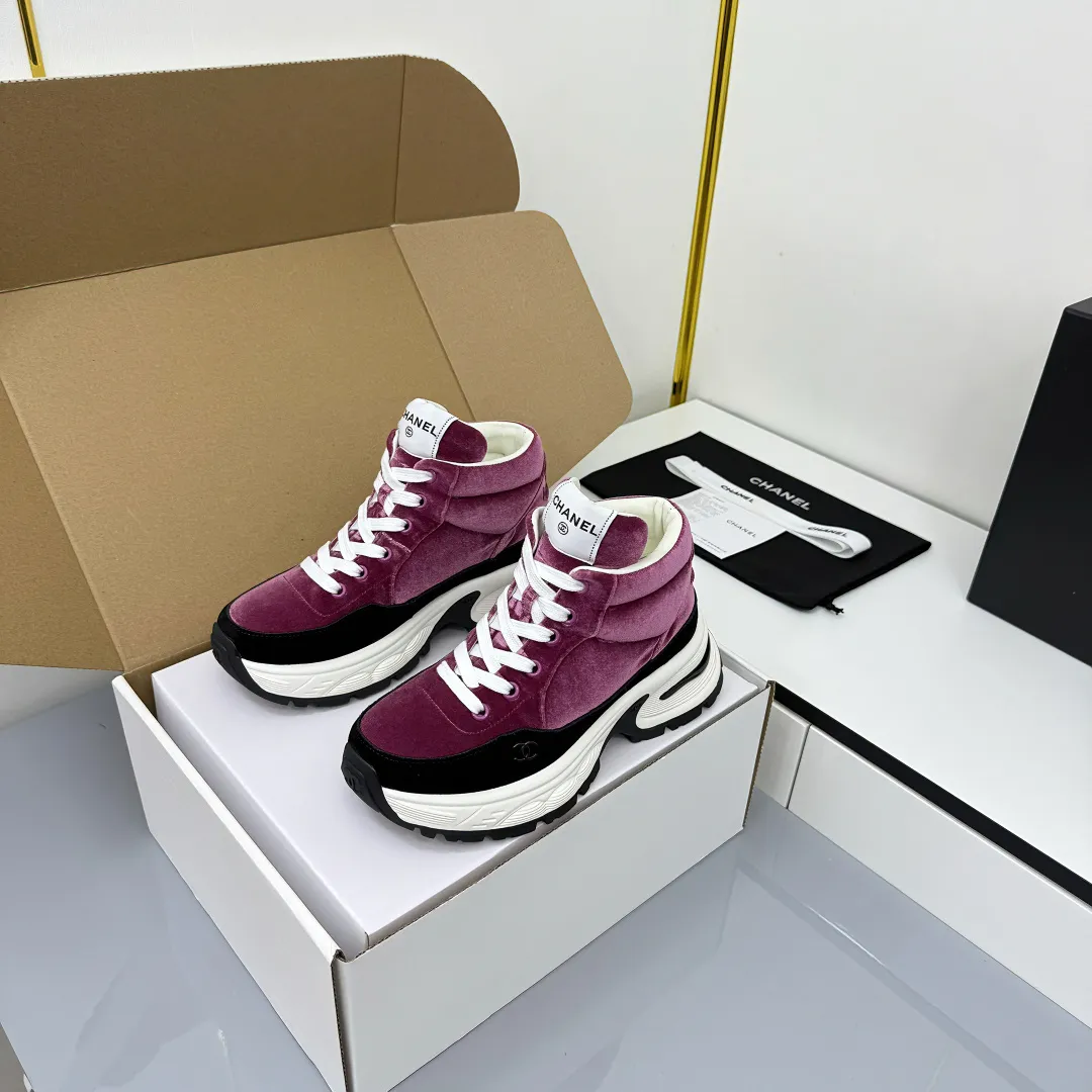 👟👟Ex-factory price 700👟👟 Chanel bread shoes ~ original calfskin panda shoes Chanel 25C latest hot style panda black and white sports shoes casual sneakers Xiaoxiang hot item classic black and white panda color coco girls must pay Fabric: original custom mixed sheepskin lining: original imported breathable mesh lining outsole: Original molded rubber + TPU combination Size: Women's 35-41